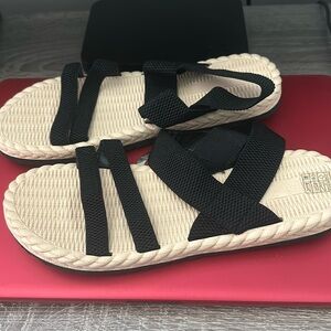 Women’s new sandals size 10